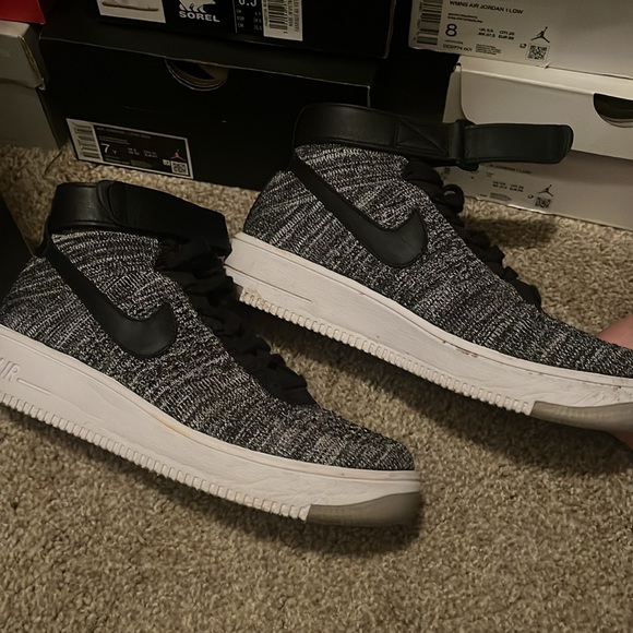 Nike Air Force 1 Flyknit (8W) - Picture 2 of 10